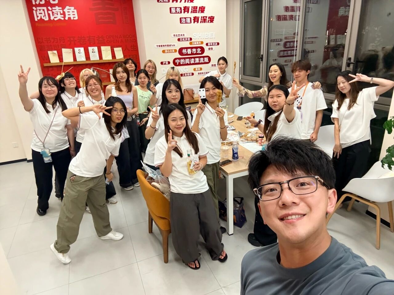 【滬港社團總會熱烈祝賀總會成員受勳】