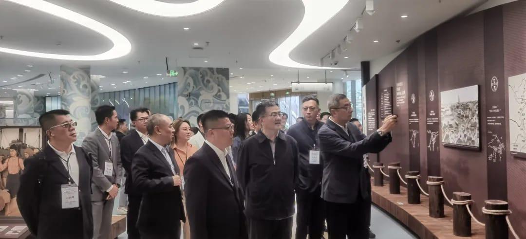 【投入選舉 共創未來 滬港社團總會選舉宣傳片鬧市播放】