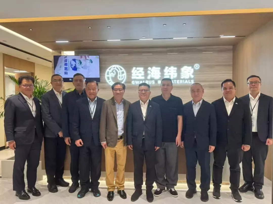 【滬港社團總會巴士巡遊：投入選舉 共創未來】