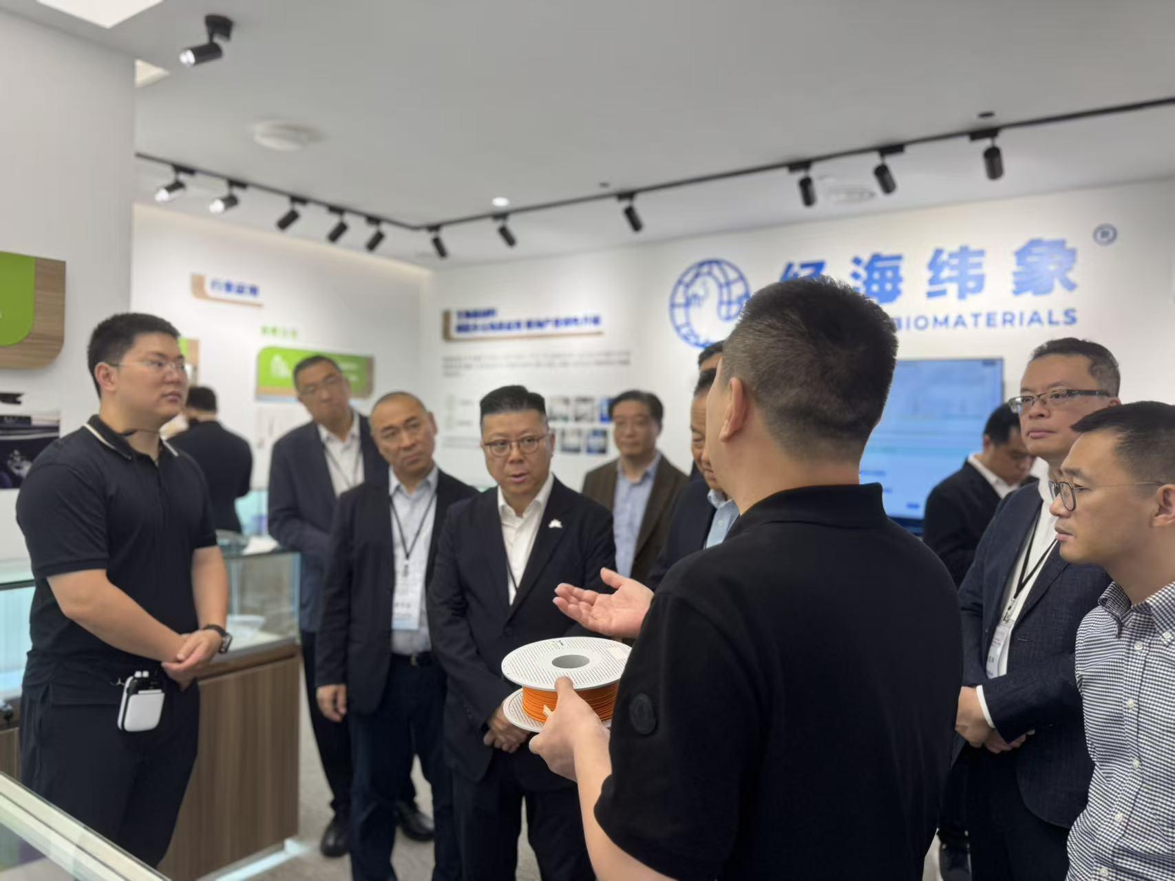 【熱烈恭賀滬港社團總會主席姚祖輝、副會長邱達根、會員樓家強當選立法會議員】